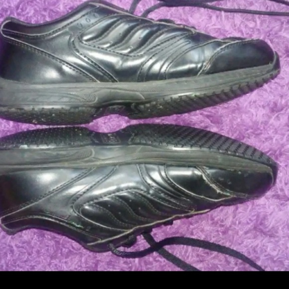 tredsafe women's merlot slip resistant athletic shoe